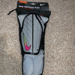 NIKE PROTEGGA FLEX SHIN GAURDS